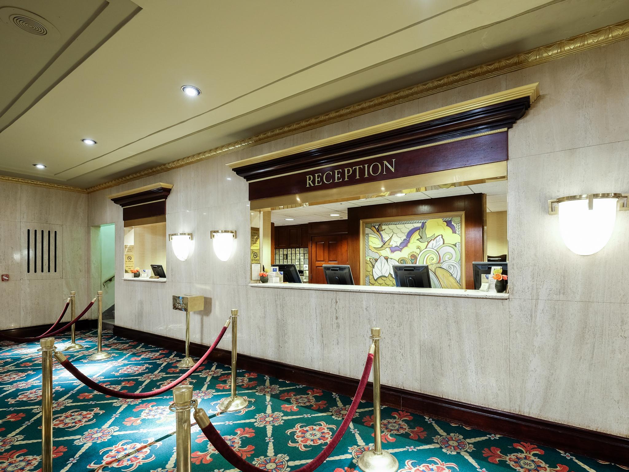 Wellington Hotel New York Exterior photo