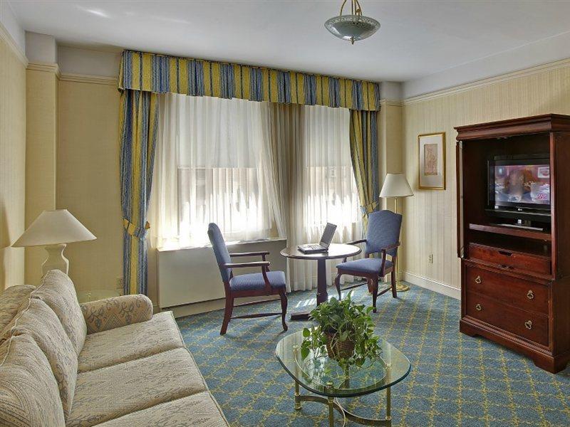 Wellington Hotel New York Exterior photo