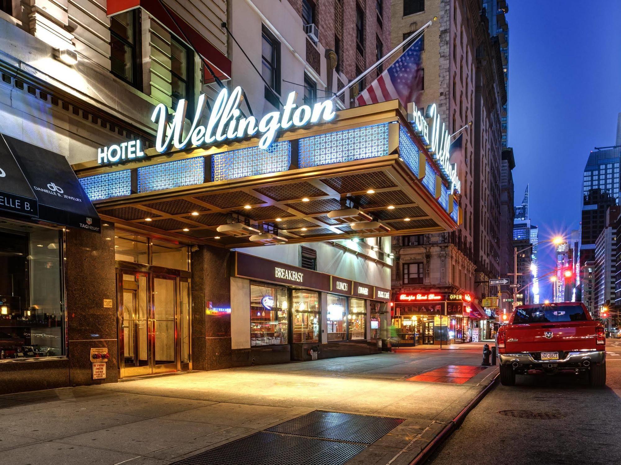 Wellington Hotel New York Exterior photo